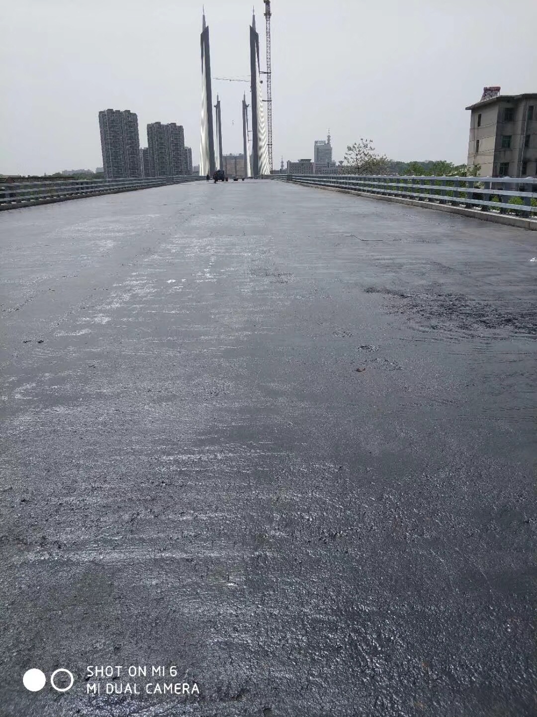 094704586.jpg 094704586.jpg